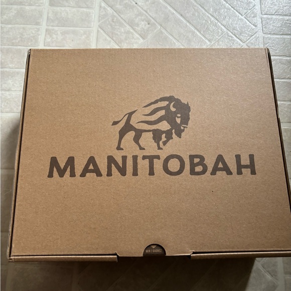 Manitobah mukluks Keewatin suede rabbit fur burgundy boots size 7 ladies - Picture 9 of 9